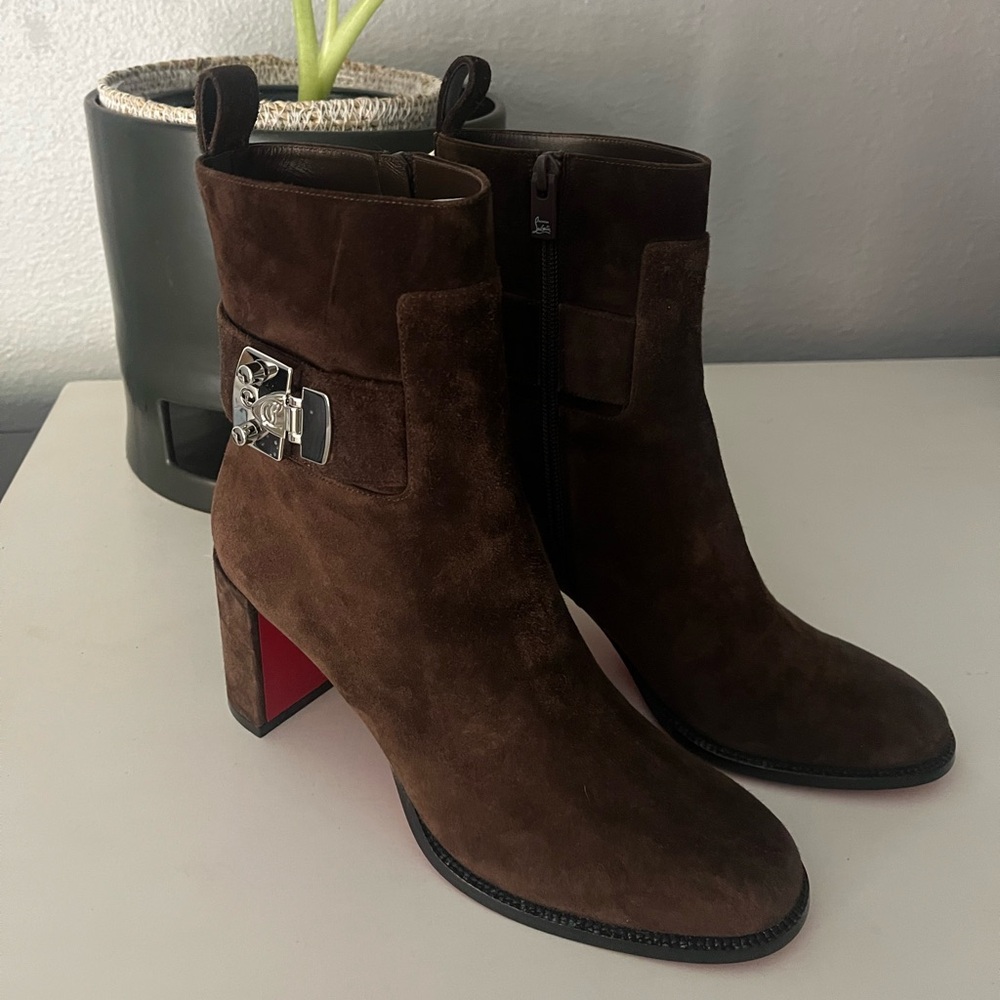Christian Louboutin Booty Lock 70 in Cosme (brown suede). Size 38